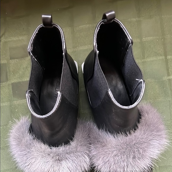 Dymonlatry Elegant Black Leather Ankle Boots with Fur Trim - Picture 5 of 14